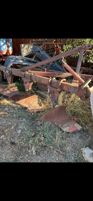 Трактор юмз 6л със инвентар регистриран