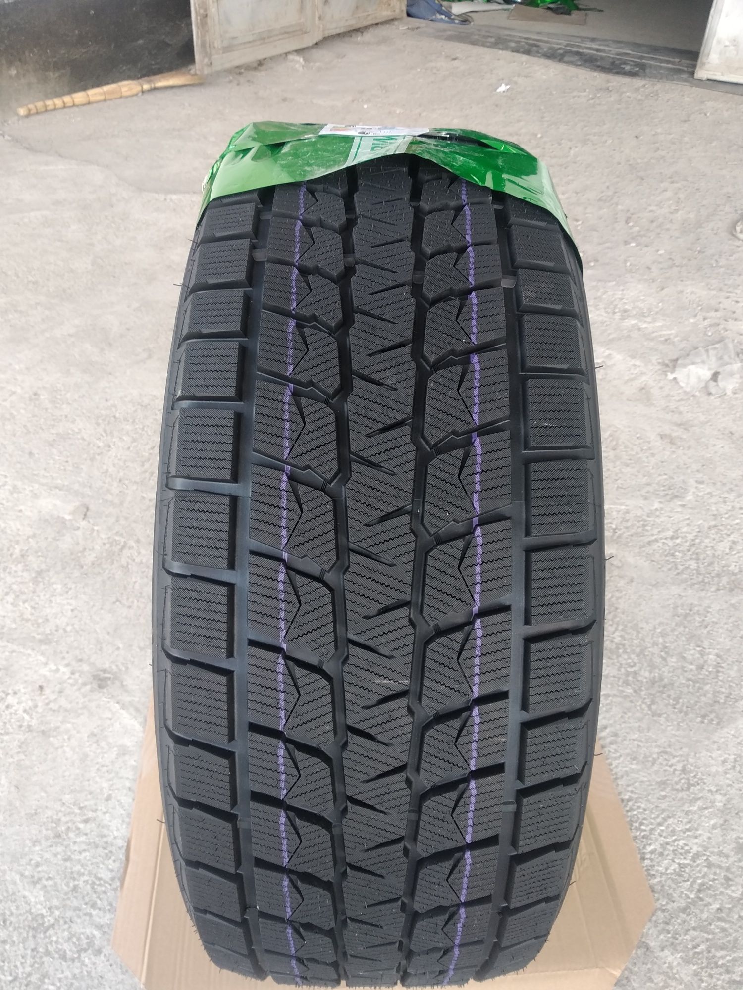 Зимние автошины 285/45R22