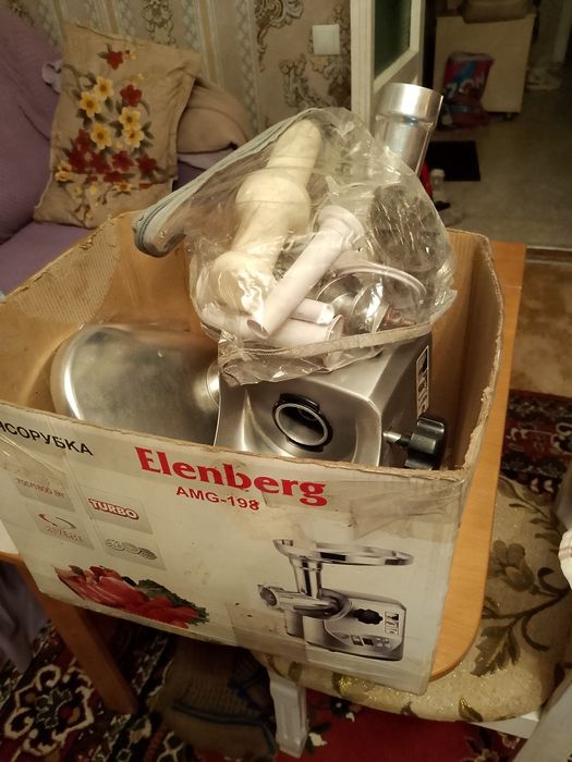 Продам электрическую  новую недорого мясорубку