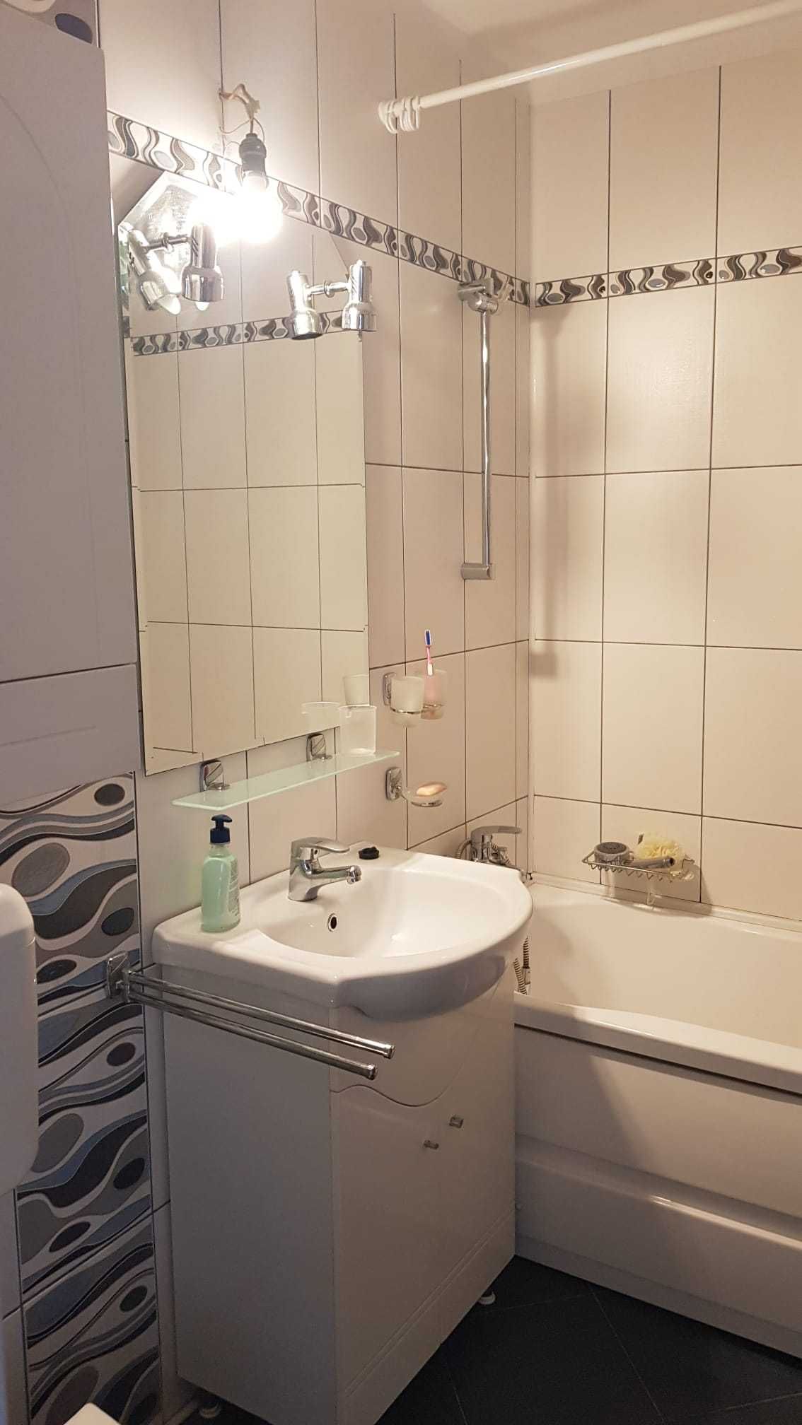 Vand apt 2 camere, 50 mp, etaj 3 din 8, 5 min. Metrou Piata Muncii