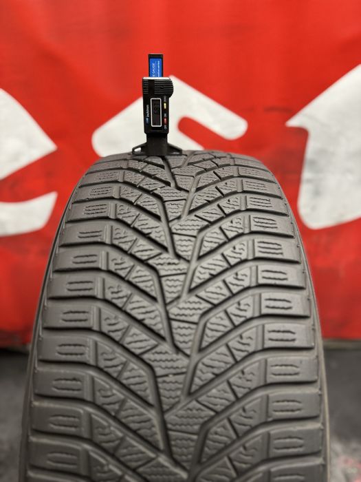 225 40 19, Зимна гума, Yokohama BluEarth, 1 брой