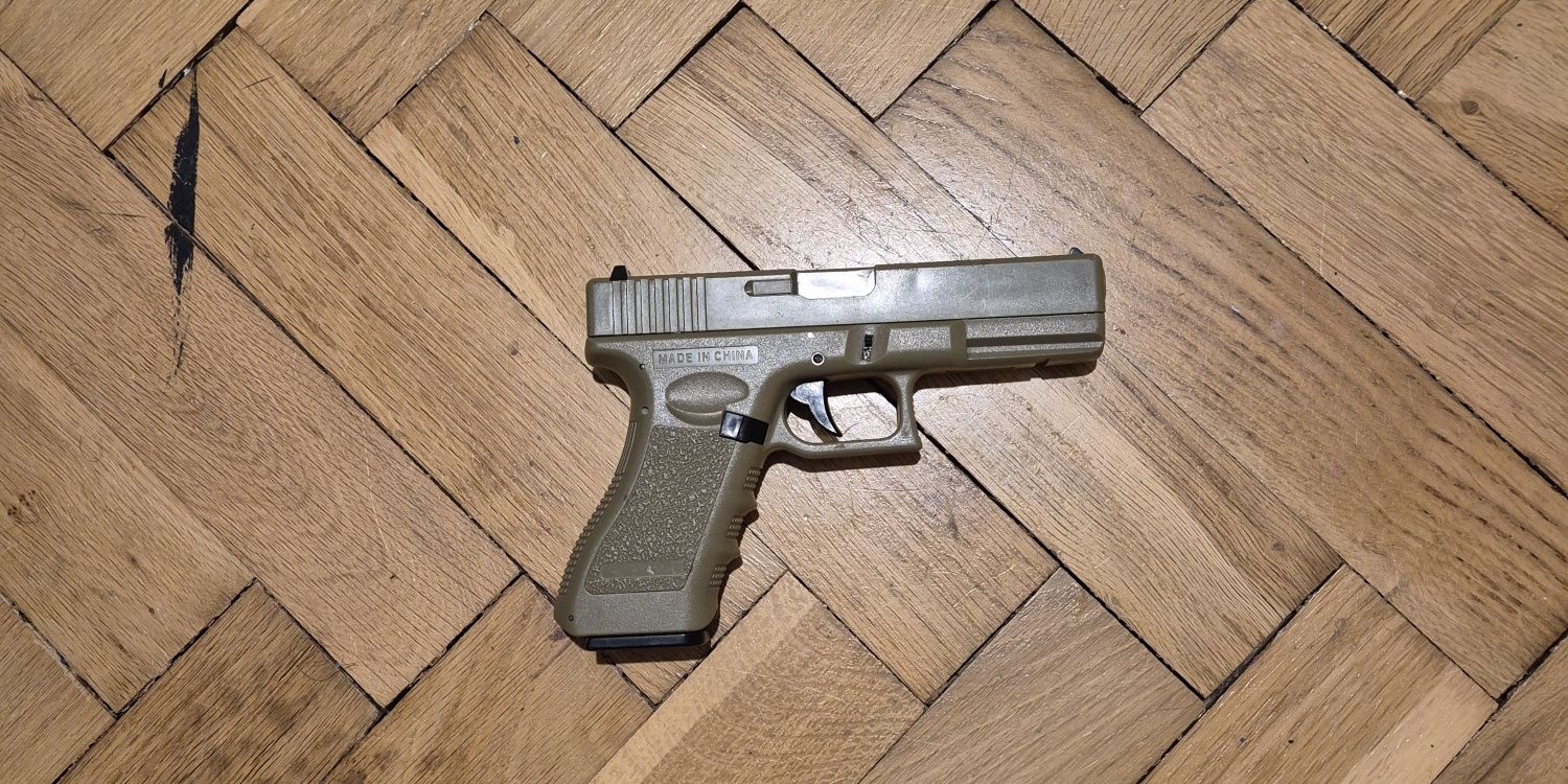 Model Glock 18C Airsoft (CYMA 0.30)