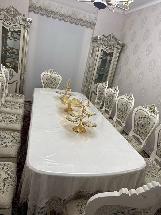 Srochna sotiladi faqat srochniga stol stullar sifati zoʻr yangi