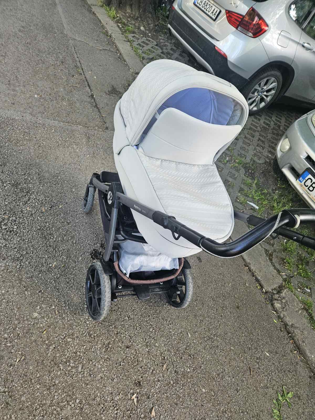 Бебешка количка Peg perego 3 в 1 + база