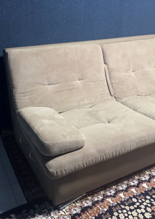 Бежевый диван трансформер