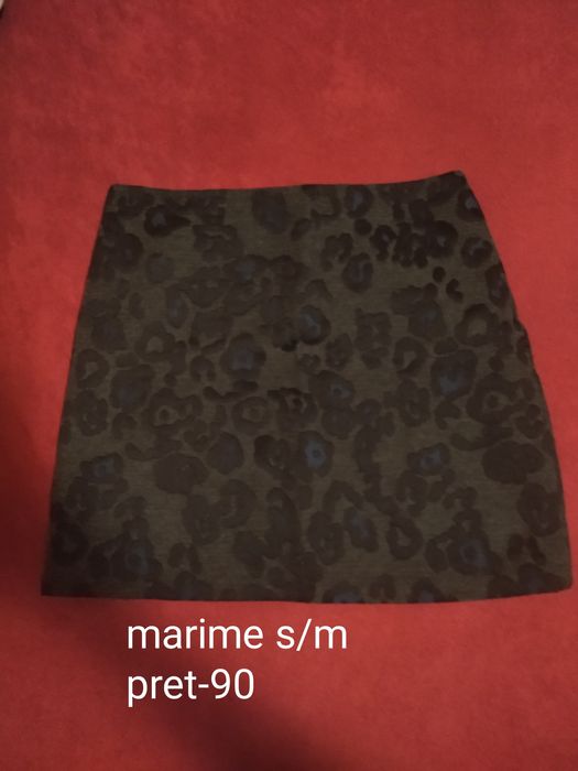 Vand diverse rochii si fuste