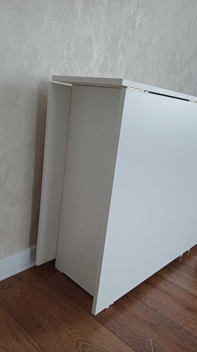 Продам обеденный стол белого цвета