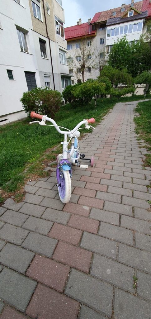 Bicicleta fetita 3-5 ani