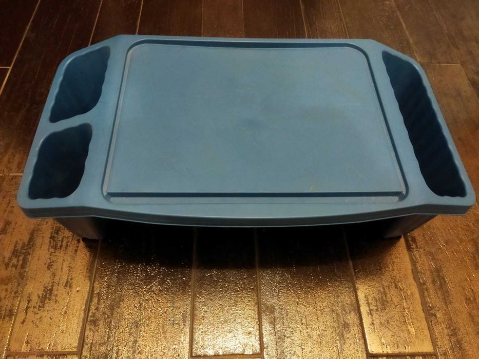 Продавам детска преносима маса