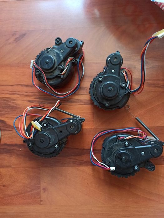 Motor aspirator robot