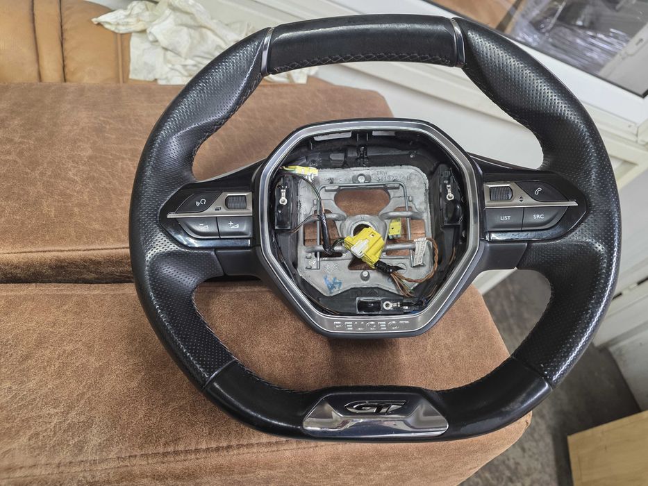 Кожен волан за Пежо 3008 GT