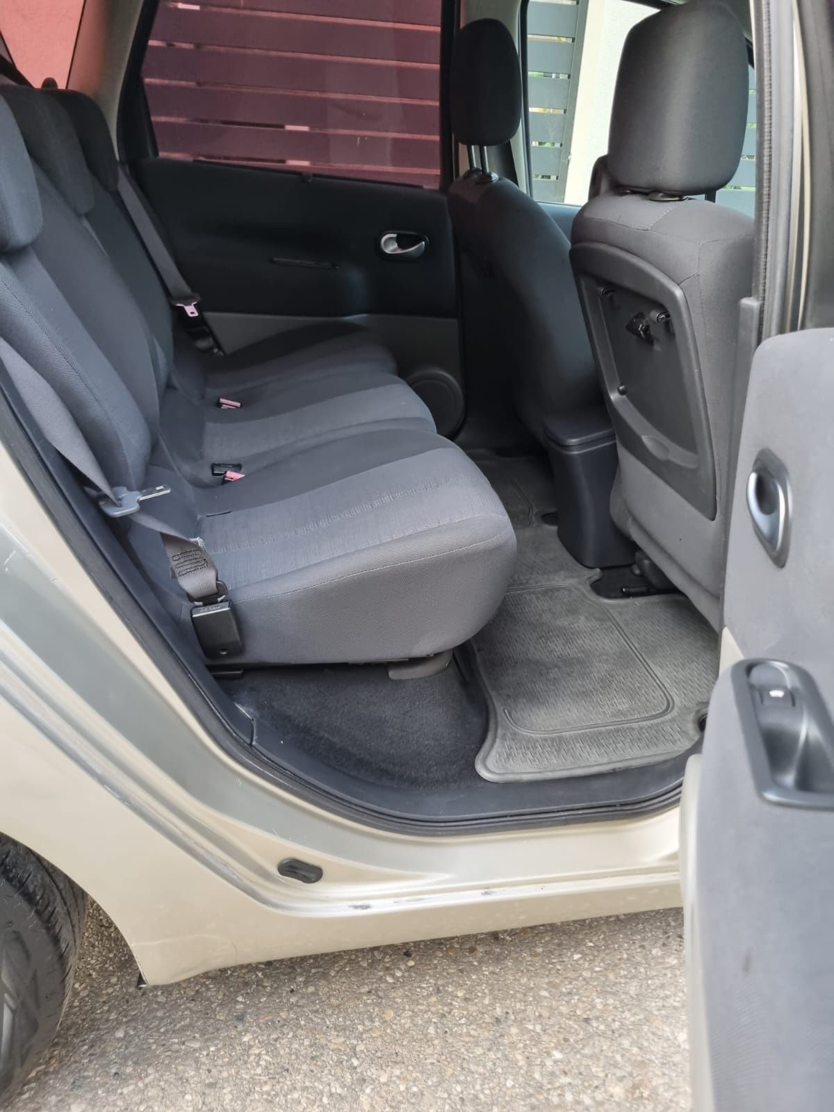 Vând Renault Scenic II Facelift Motor 1.9 DCi an 2006