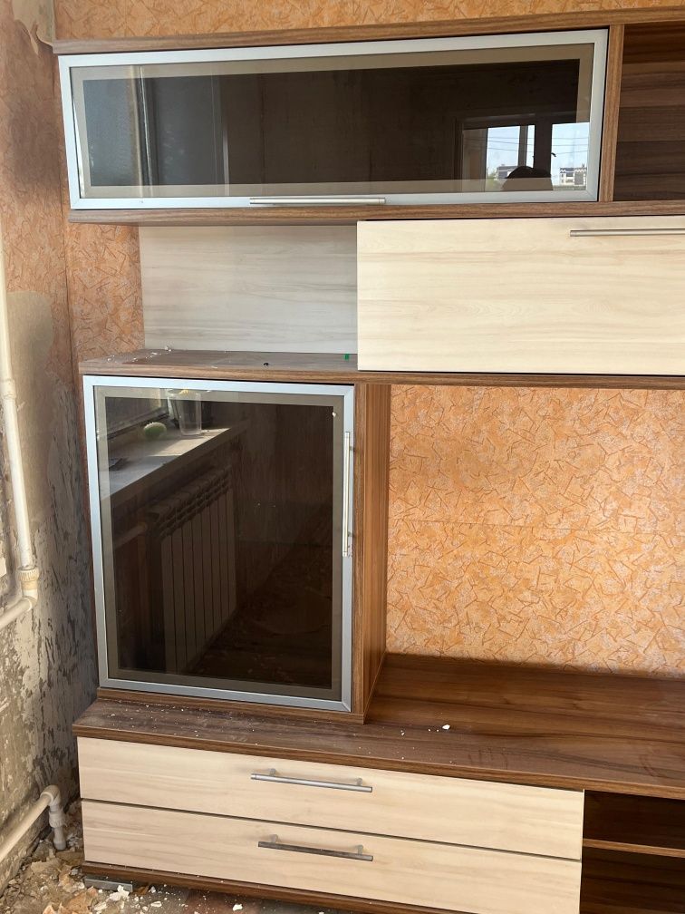 Продам сервант в хорошим состояние