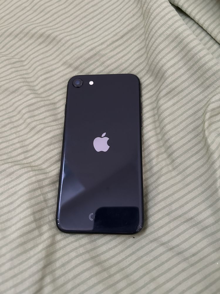 iPhone se 2020 с коробкой