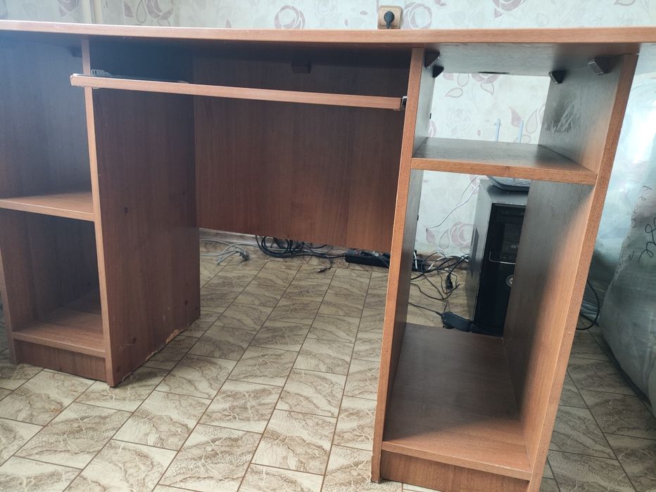 Компьютерный стол