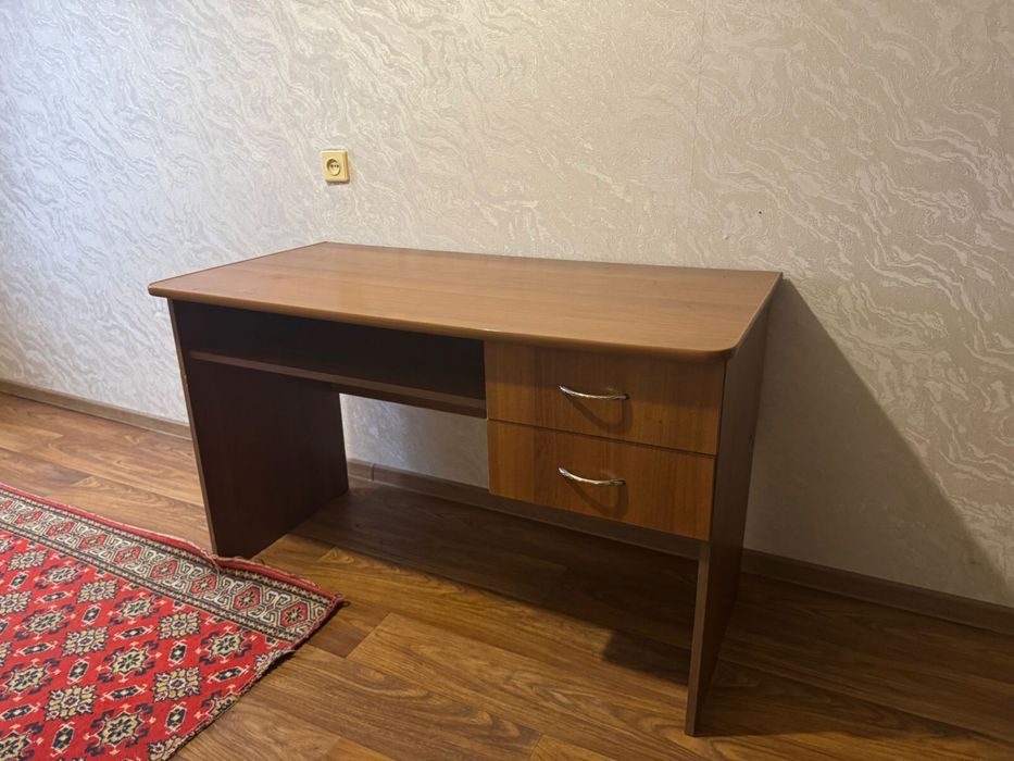 Стол письменный