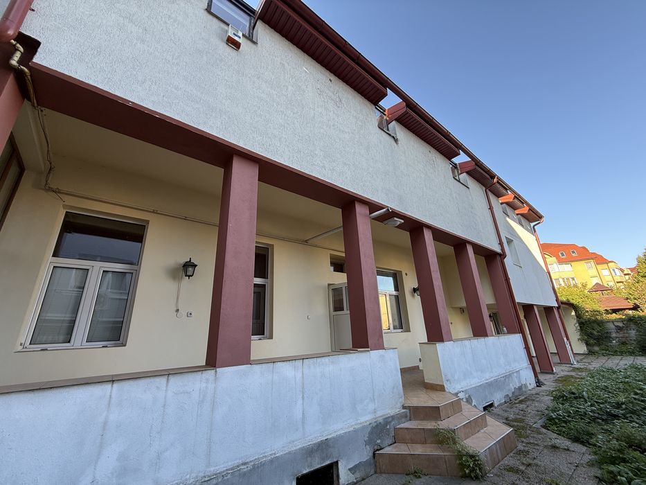 Ofer spre vanzare Cladire cu 18 Camere in Centrul Orasului