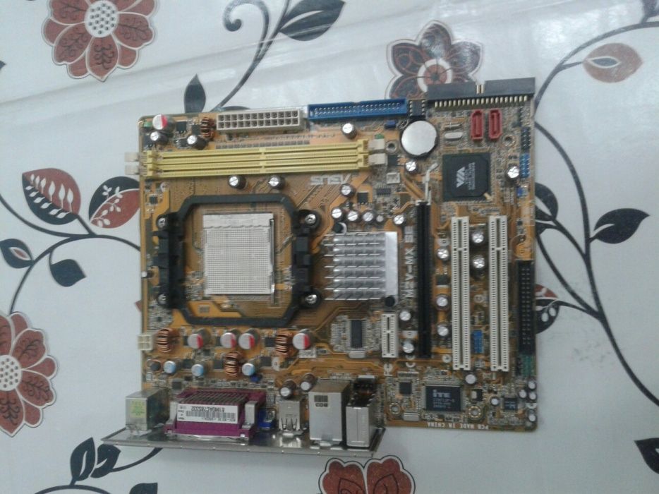 Vand placa de baza ASUS!