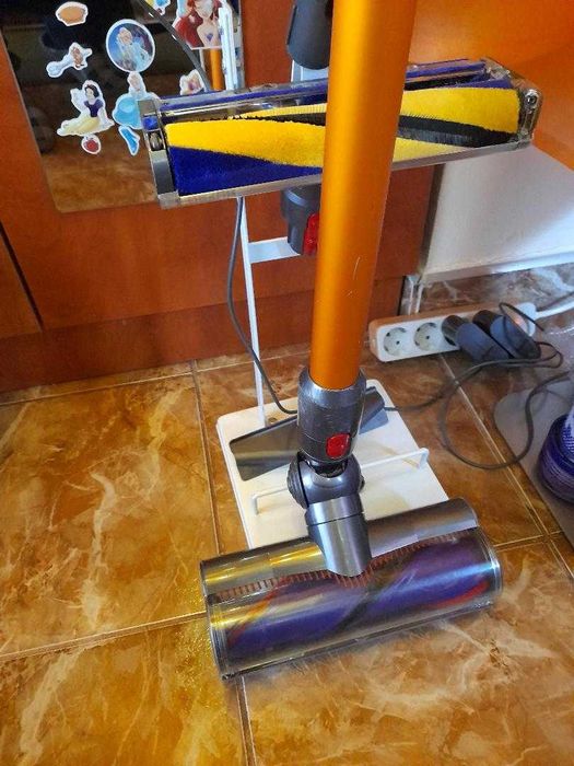 De vanzare Dyson Cyclone V 10 Absolute cu perie laser originala