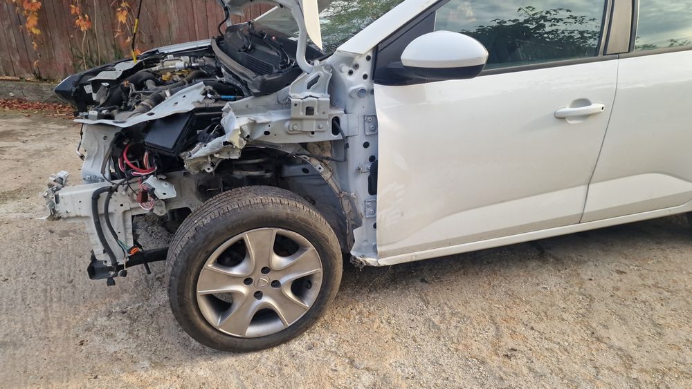 Dacia Logan 2023 avariat