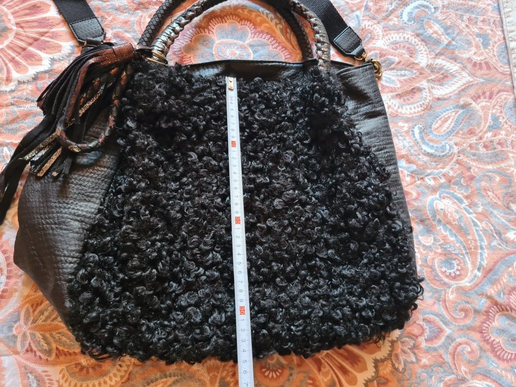 Чанта (тип торба) с букле и декоративни елементи