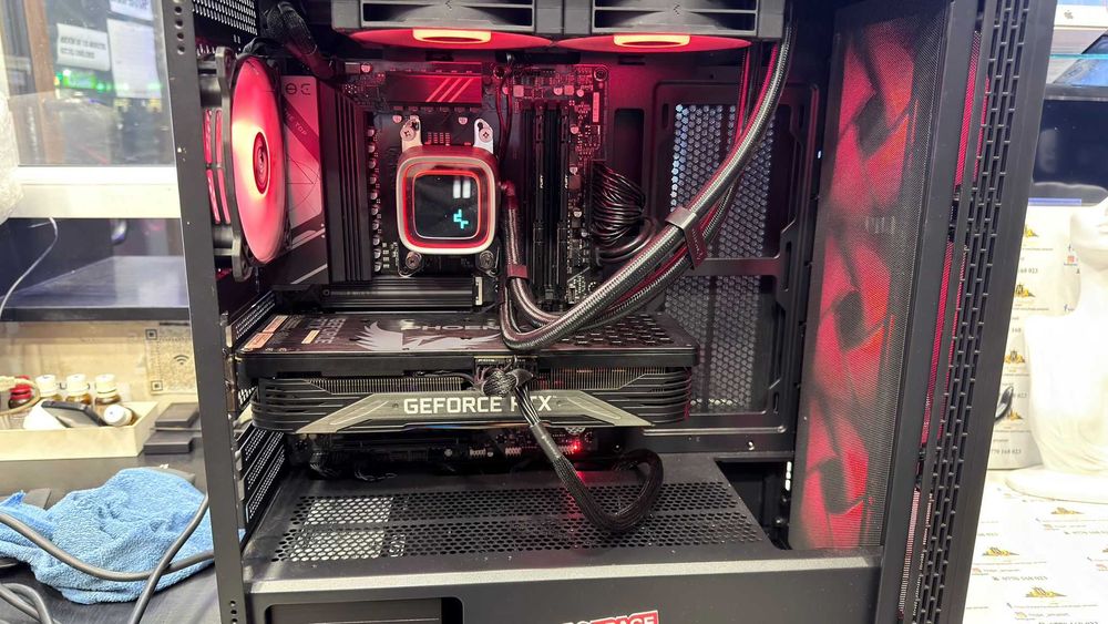 Hope Amanet P7 Unitate PC Gaming AMD Ryzen 5 7600X GeForceRTX 3070 8GB