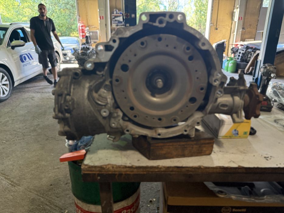 Продавам двигател и автоматична скоростна кутия за AUDI S8 PLUS