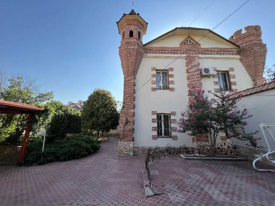 В Центре продается дом Дархан  Соток 10 Фасад 8м ор Парк Тельмана