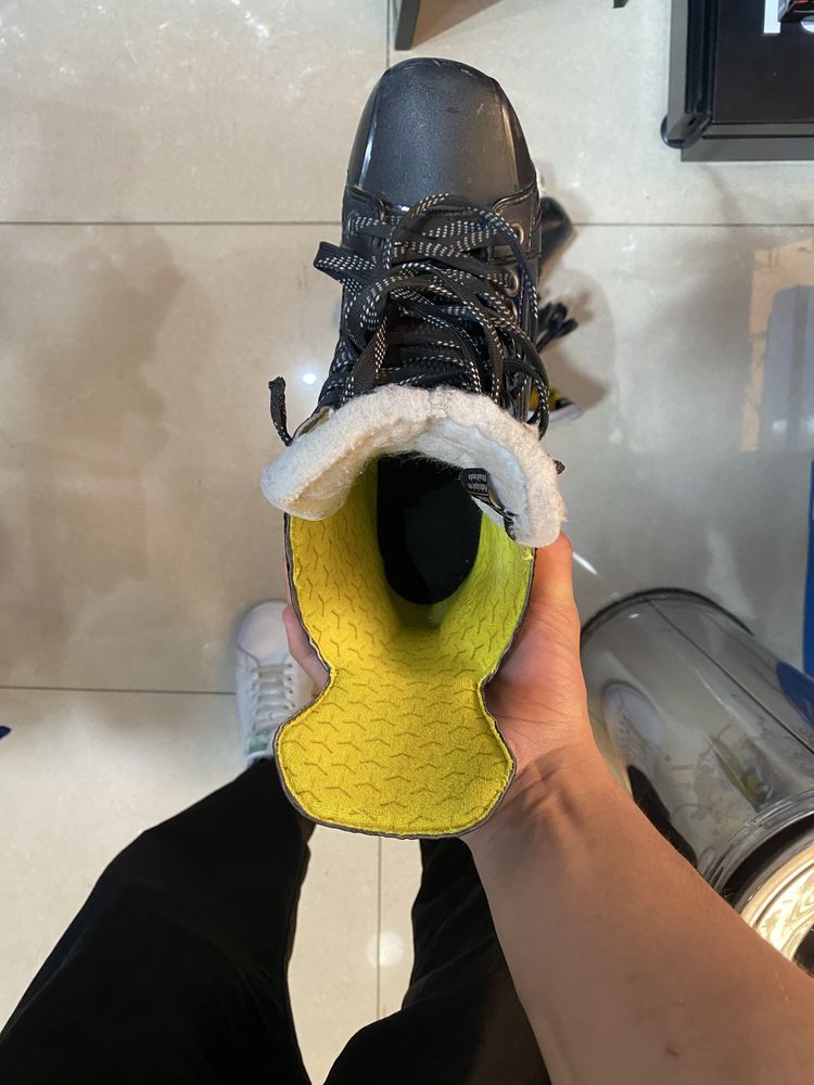 продаю коньки Supreme bauer s37