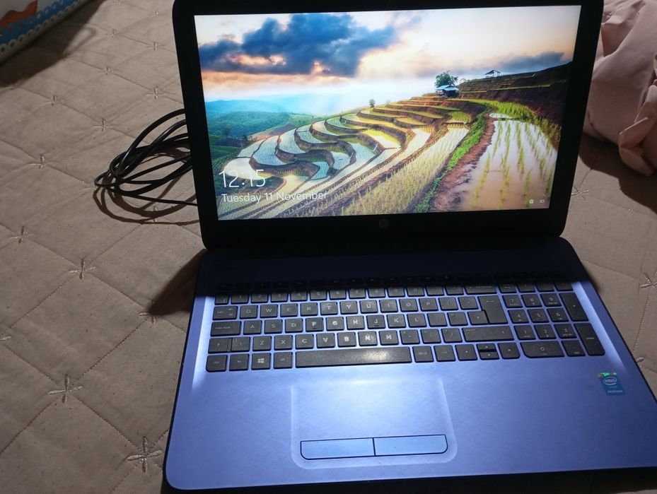 noutbuk sotiladi yangidek zaryadi hali kupga yetadi