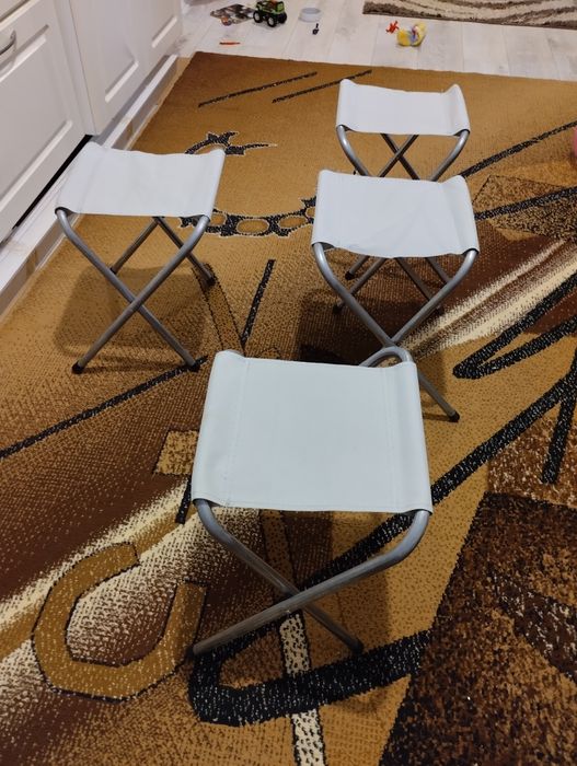 Стульчики раскладные новые.