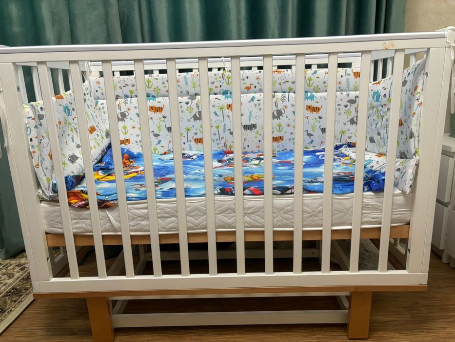 Детская кроватка с маятником TOMIX OLIVIYA белый-бук и матрас