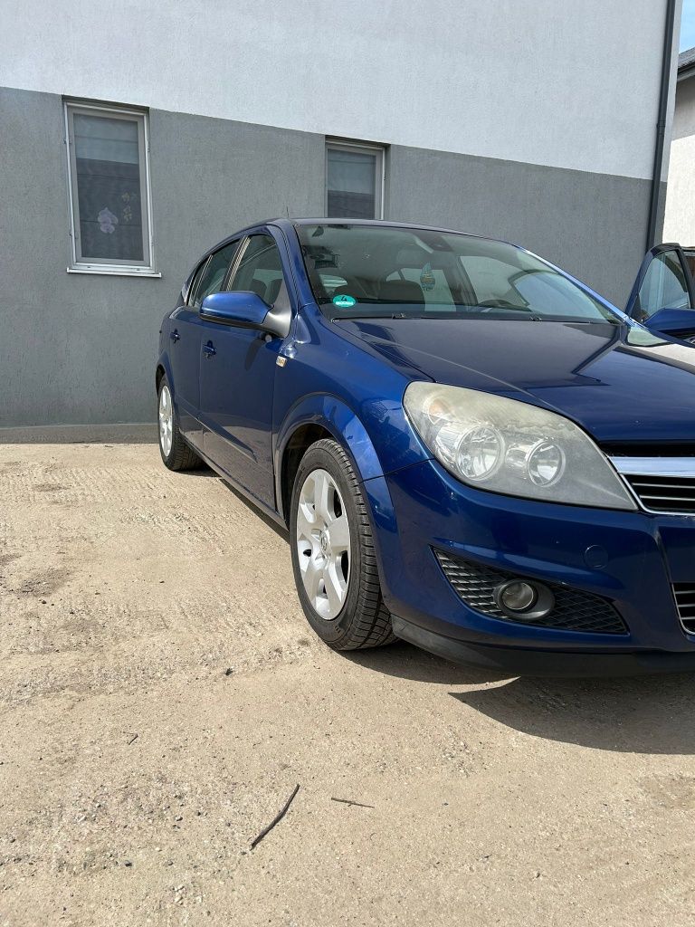 Vând Opel Astra h 1.9