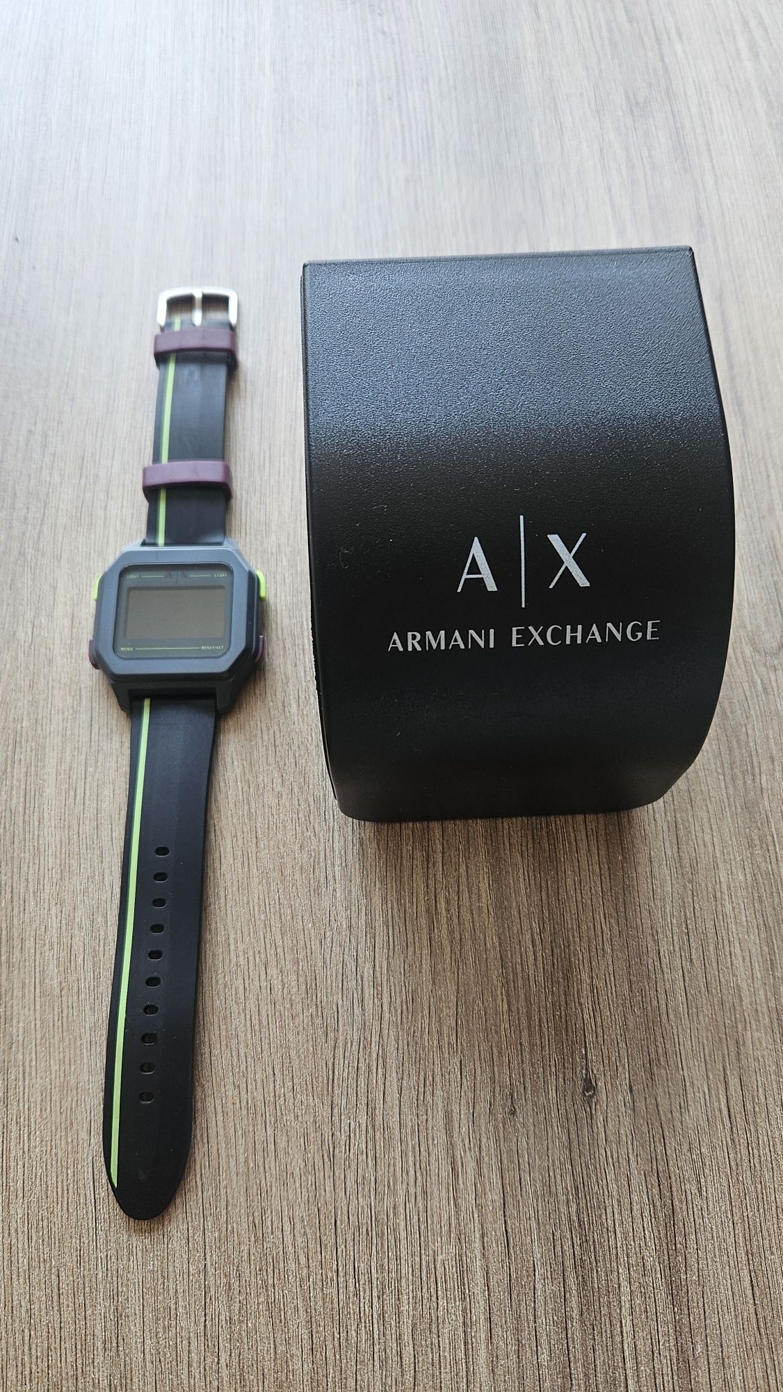 ARMANI EXCHANGE - Електронен часовник