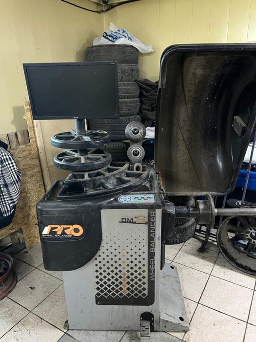 Балансировочный станок для шиномонтажа