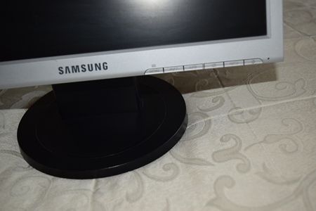 Monitor Samsung - 720N