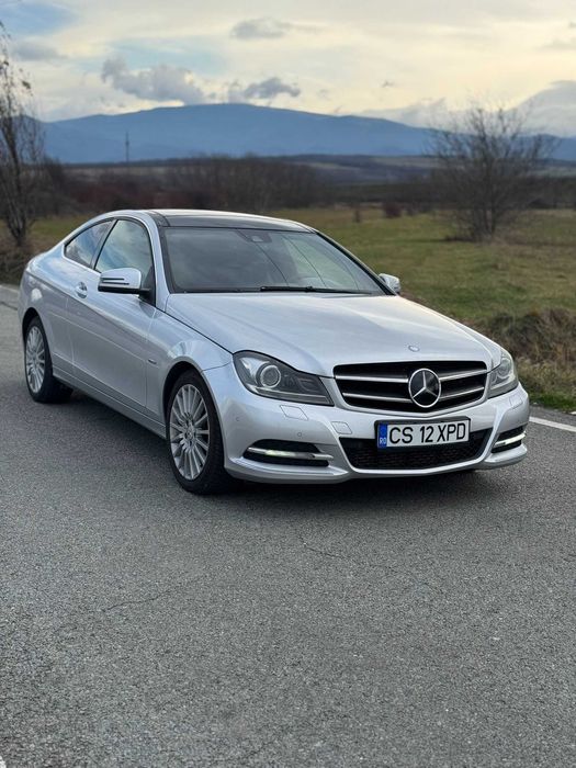 Mercedes C220 CDI W204 Coupe 99 k km Distronic Panoramic LED