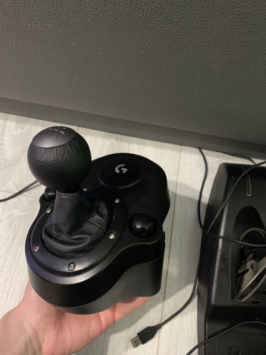 logitech g29 + скоростен лост (шифтър) + игри за PC компютър