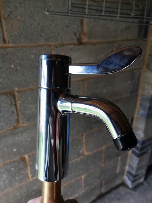 Robinet cu termostat și senzor