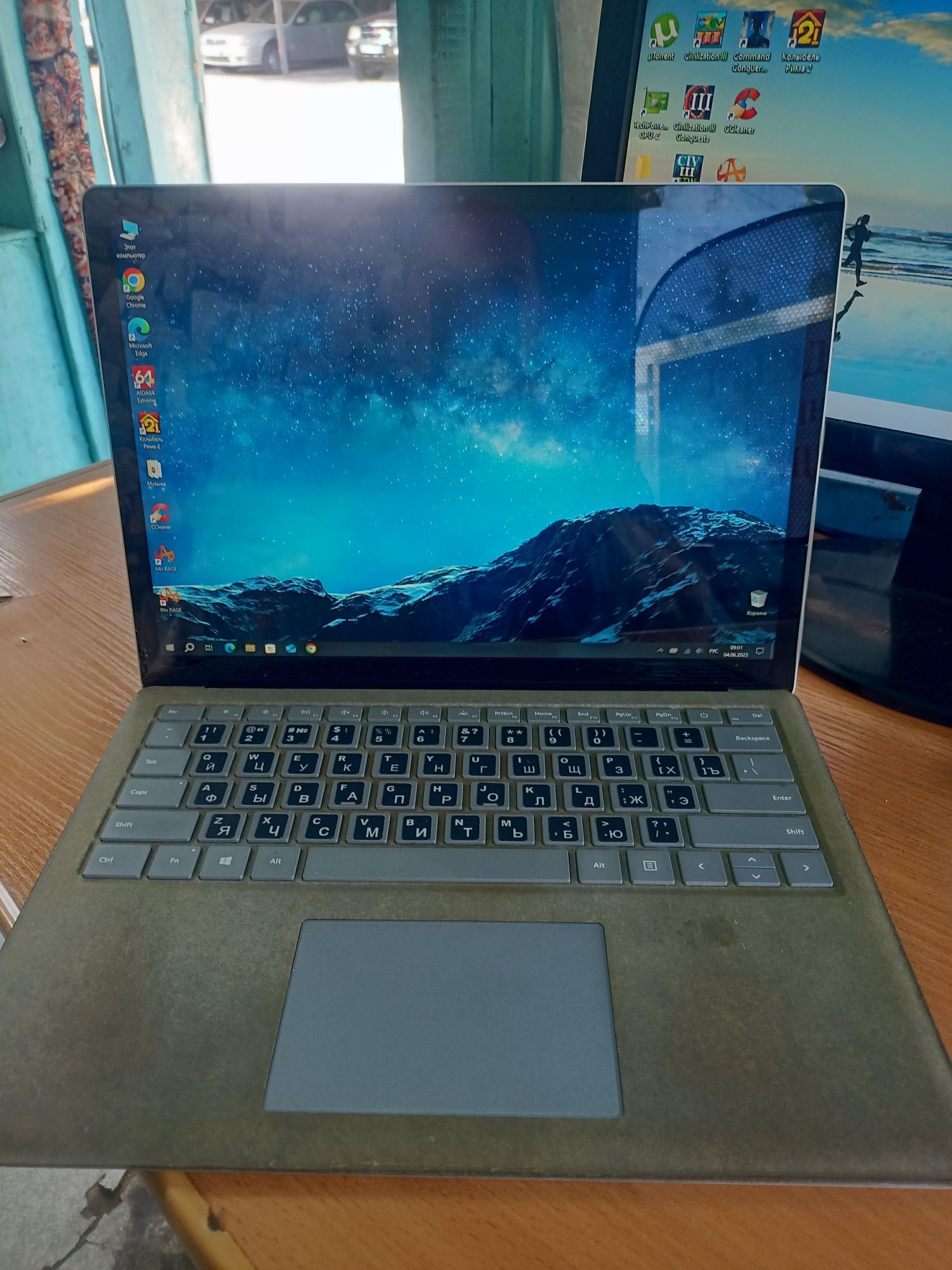 Продам ультрабук Microsoft Surface book 2.