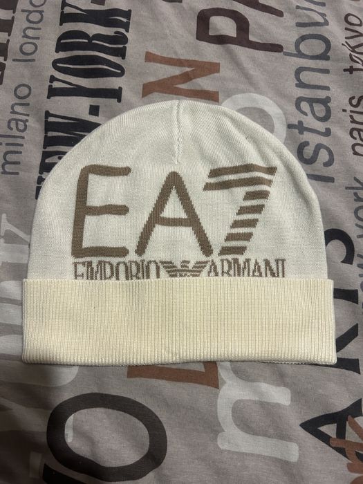 Шапки versace i emporio armani