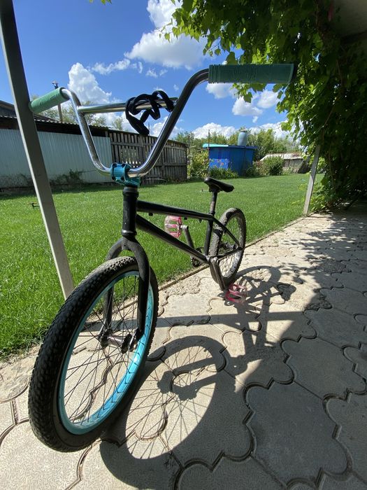 Отличный трюковой велосипед BMX