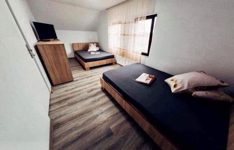 Cabana cu Ciubar de Inchiriat Libera de Sarbatorii