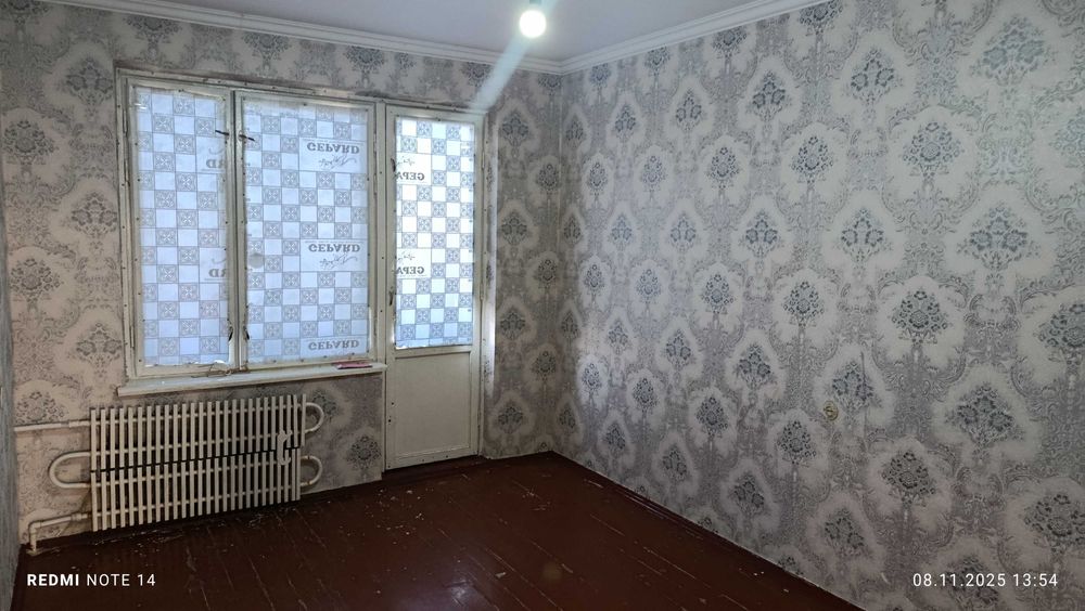 3 xonali kvartira shahar markazida yangi bozor va gul bozor urtasida.