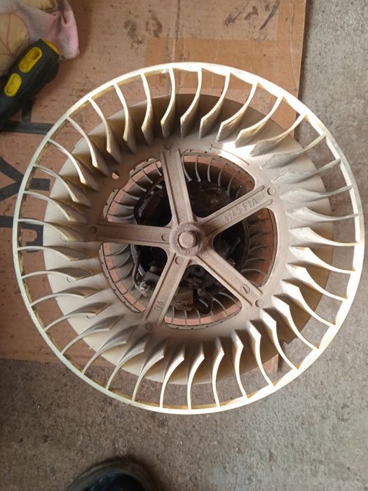 Моторчик печки Мерседес 124