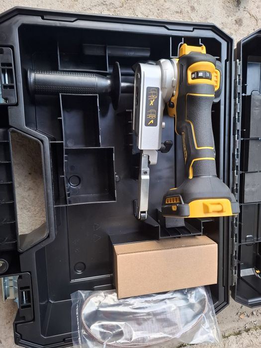 Slefuitor cu banda pe acumulator DeWALT DCM200NT, 18V XR, motor fara p