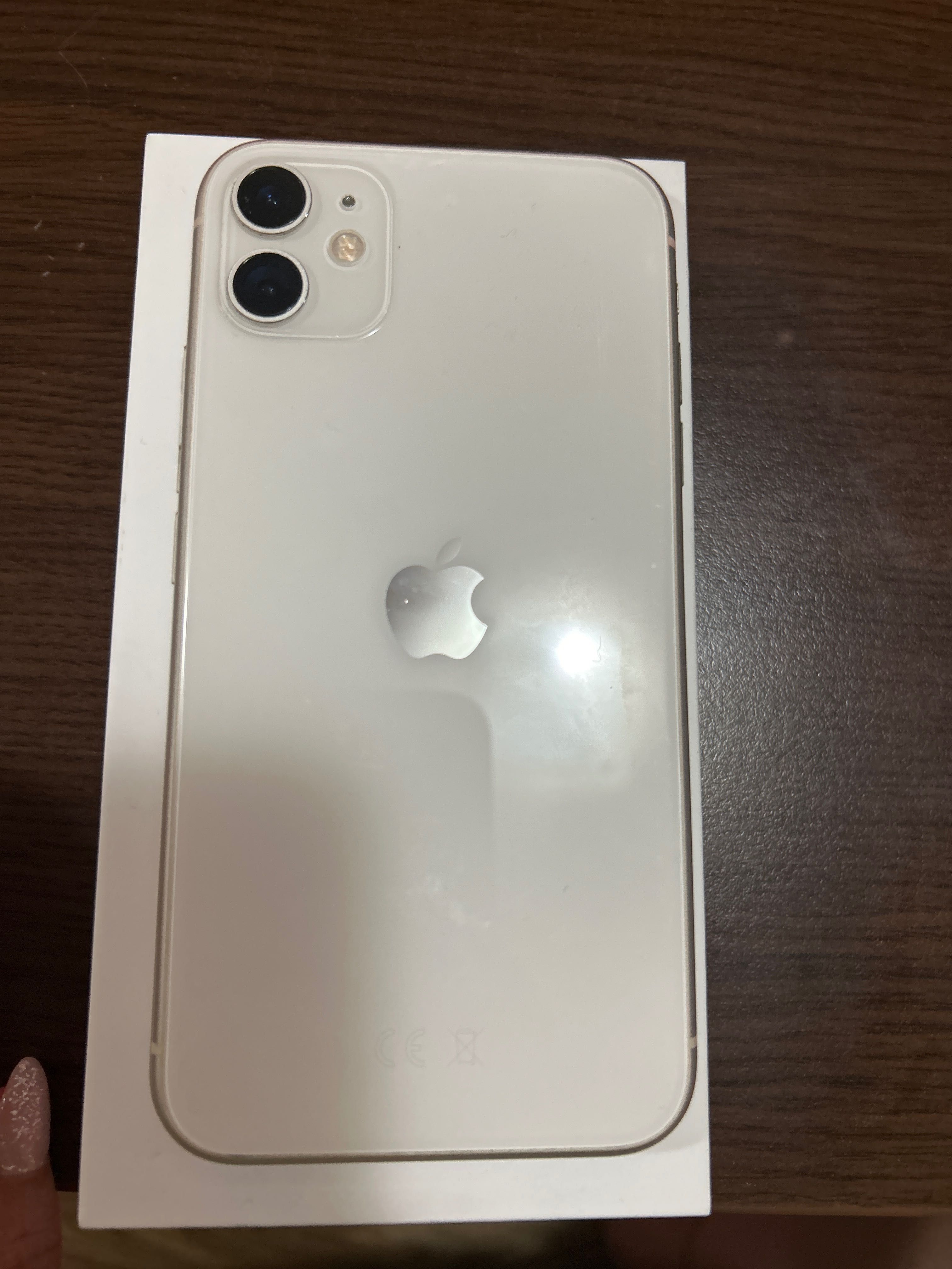 Продавам iPhone11 64gb