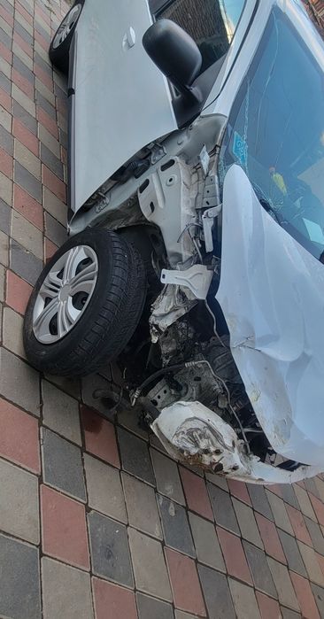 Dacia Lodgy 1.6 8V cu GPL din fabrică, avariată.