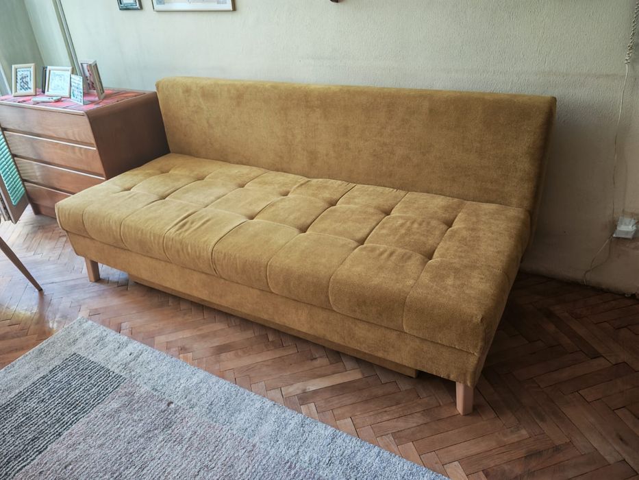 Продавам двуместен  диван