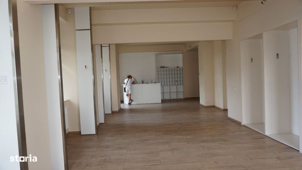 Spatiu comercial,2 intrari 110mp,toate utilitatile,zona Lapusi/Helin